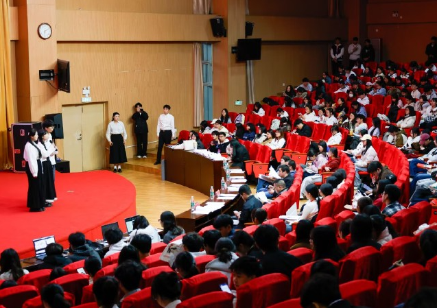 依托讲堂构建集中学习实景践学相结合的理论学习体系